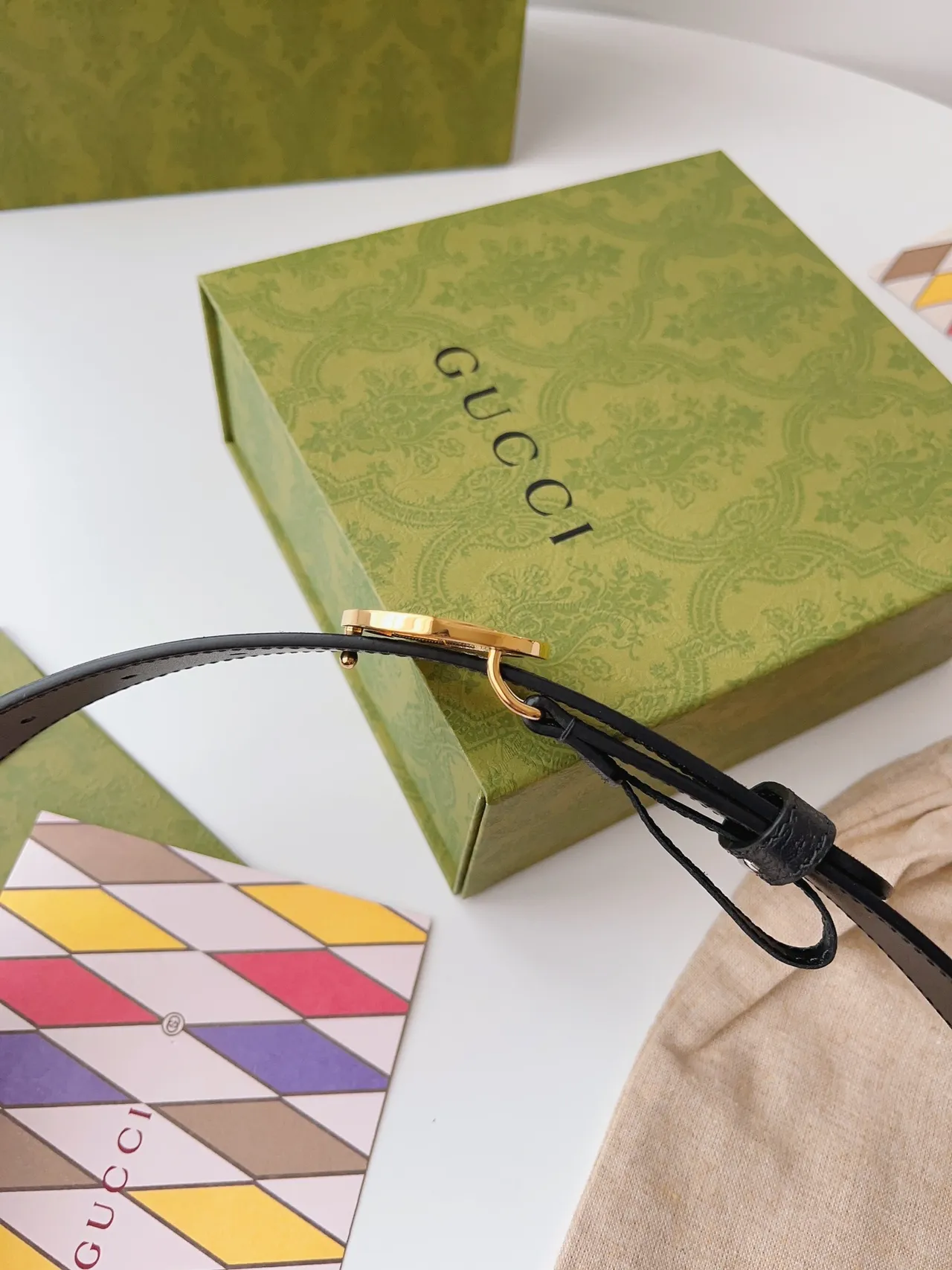 Gucci GG Marmont Ceinture cuir noire dorée boucle G entrelacée sangle lisse 3