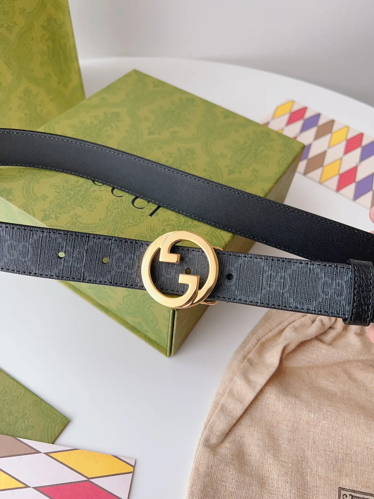 Gucci GG Marmont Ceinture cuir noire dorée boucle G entrelacée sangle lisse 6