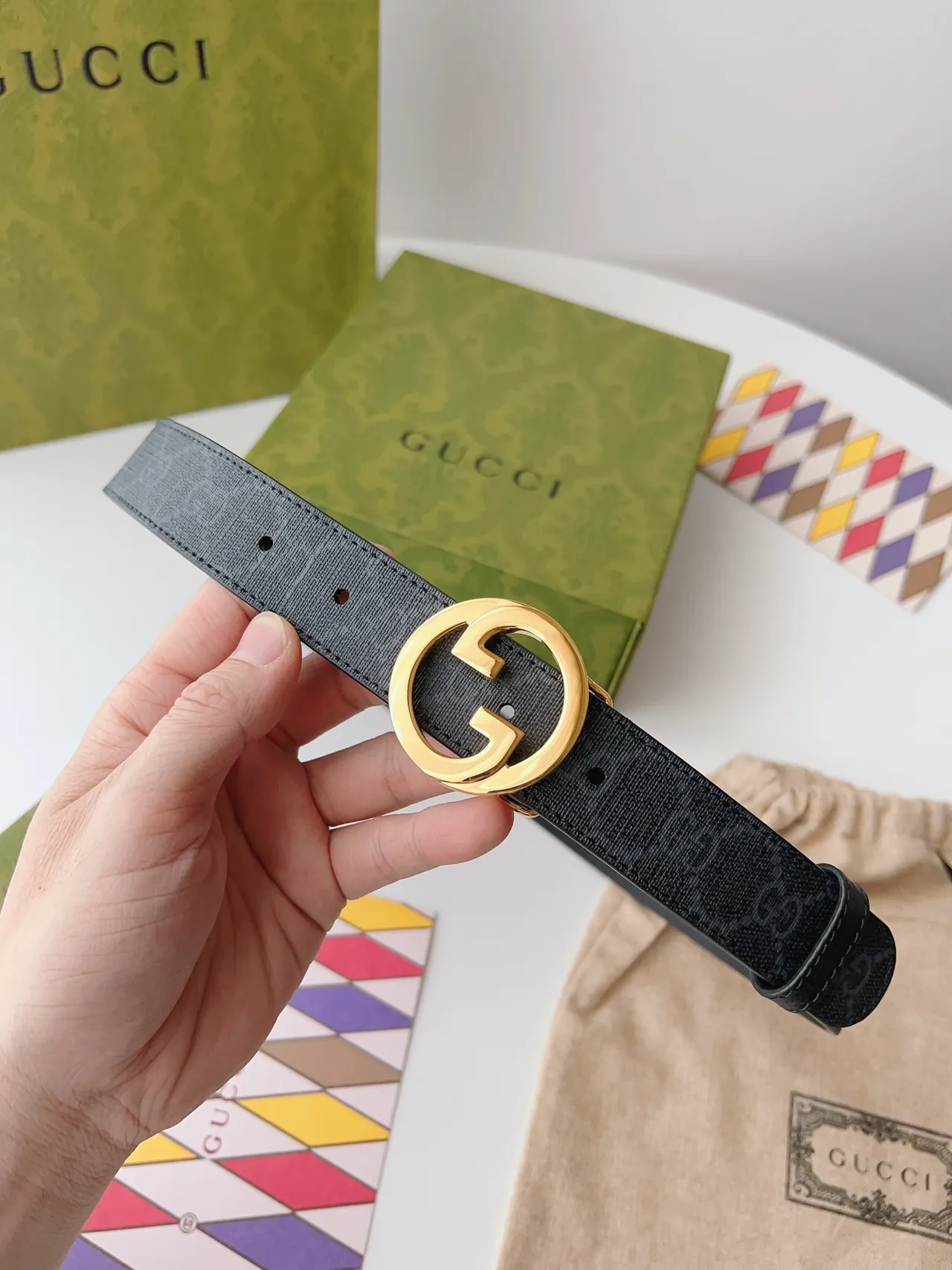 Gucci GG Marmont Ceinture cuir noire dorée boucle G entrelacée sangle lisse 7