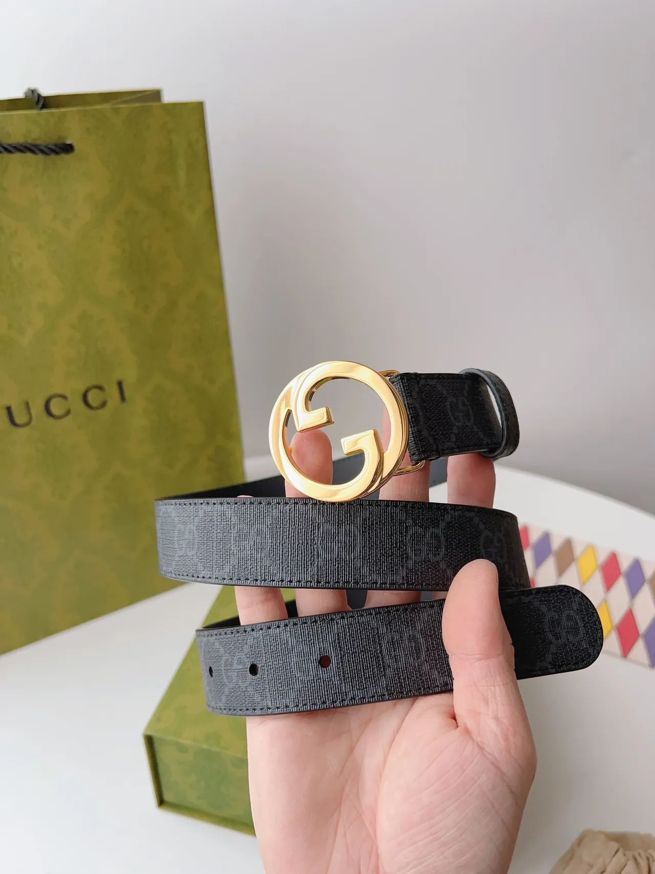 Gucci GG Marmont Ceinture cuir noire dorée boucle G entrelacée sangle lisse 8