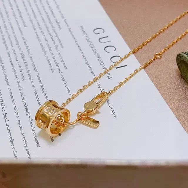 Gucci GG Marmont Colar com Corrente Dourada e Pingente Cilíndrico 5