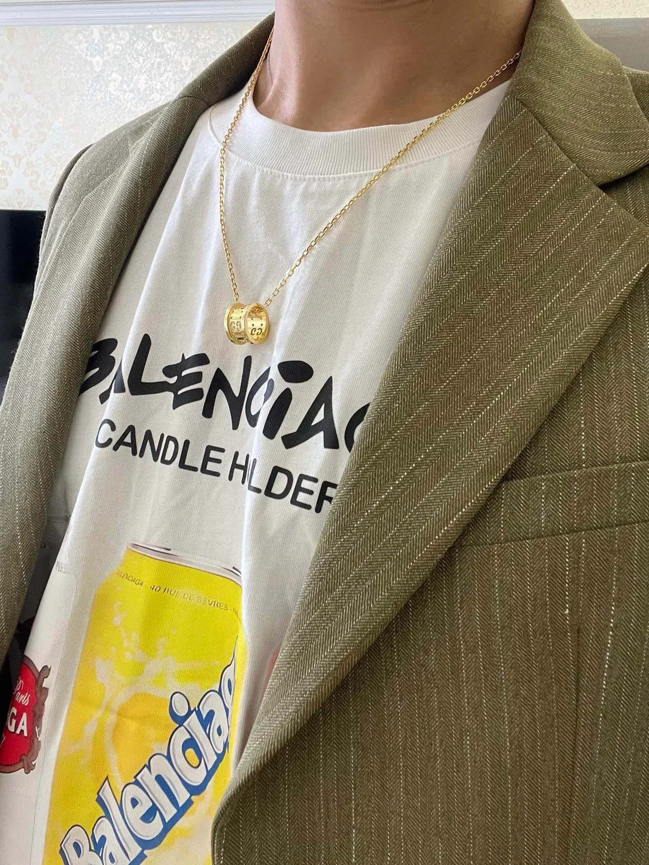 Gucci GG Marmont Colar com Corrente Dourada e Pingente Cilíndrico 7