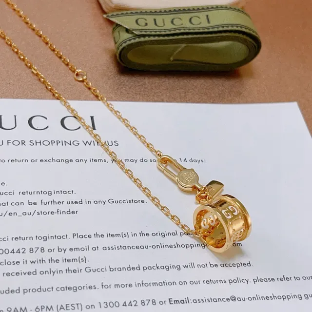 Gucci GG Marmont Colar com Corrente Dourada e Pingente Cilíndrico 9