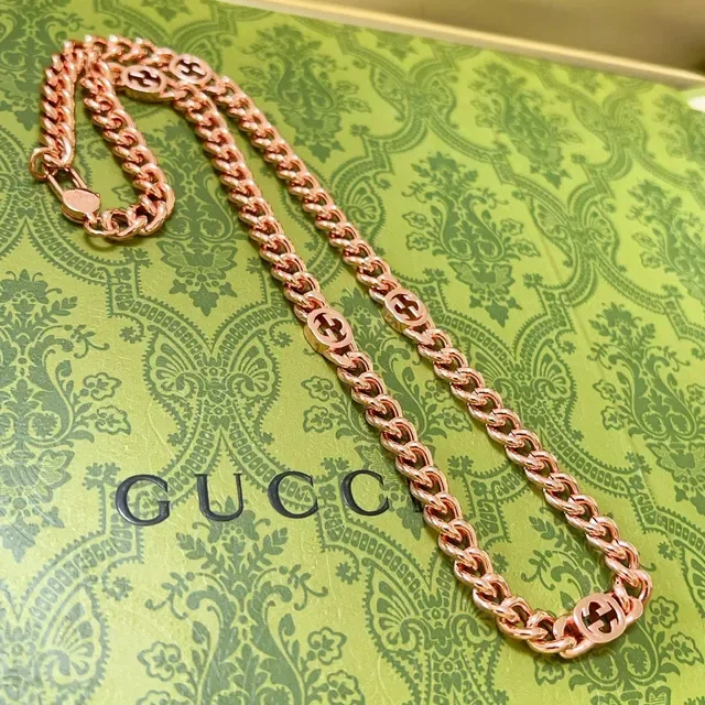 Gucci GG Marmont Collar Cadena Curb de Oro con Medallones Interlocking G 9