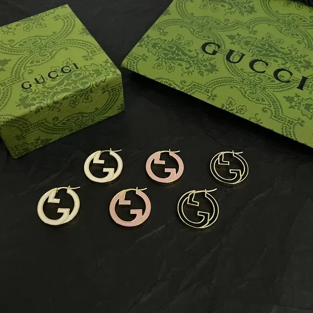 Gucci GG Marmont Interlocking G Boucles d'oreilles à anneau en émail doré 4