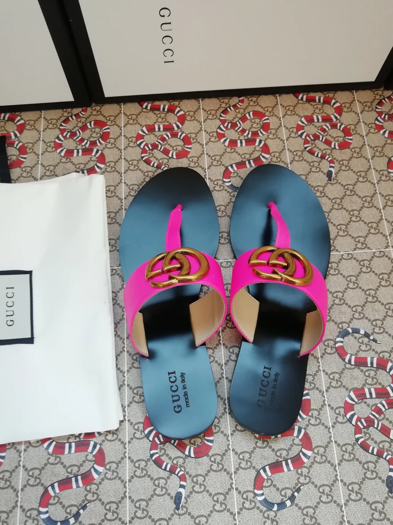 Gucci GG Marmont Sandales Casual Rose Bleu Sangle Large Boucle Double G Entrelacée 4