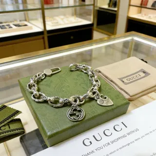 Gucci GG Marmont Plata Verde Cadena de eslabones gruesa colgante Interlocking G pulsera