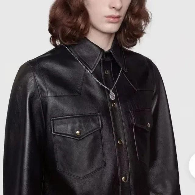 Gucci GG Marmont قلادة بيضاوية بلون فضي بحافة حبلية 2