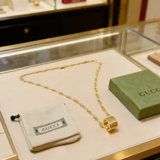 Gucci 金色 扭曲链条 圆柱形 吊坠 项链
