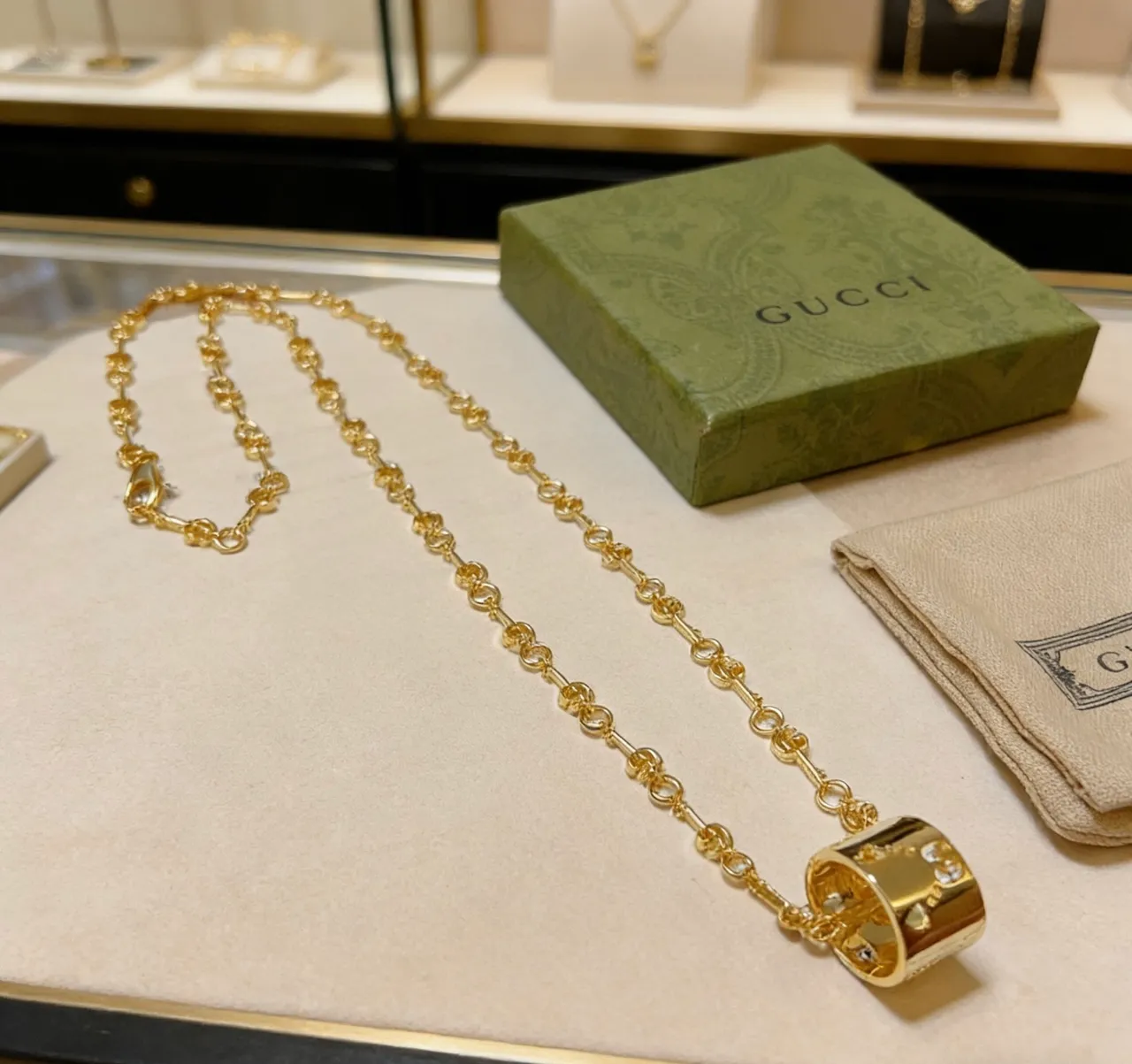Gucci Gold Twisted-Link Chain Cylindrical Pendant Necklace 4