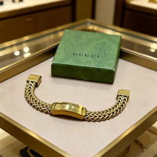 Gucci Cadena Trenzada Placa Rectangular Pulsera de Oro