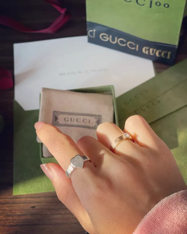 Gucci Heart Logo Ring Silver Top Engraved Ring 3