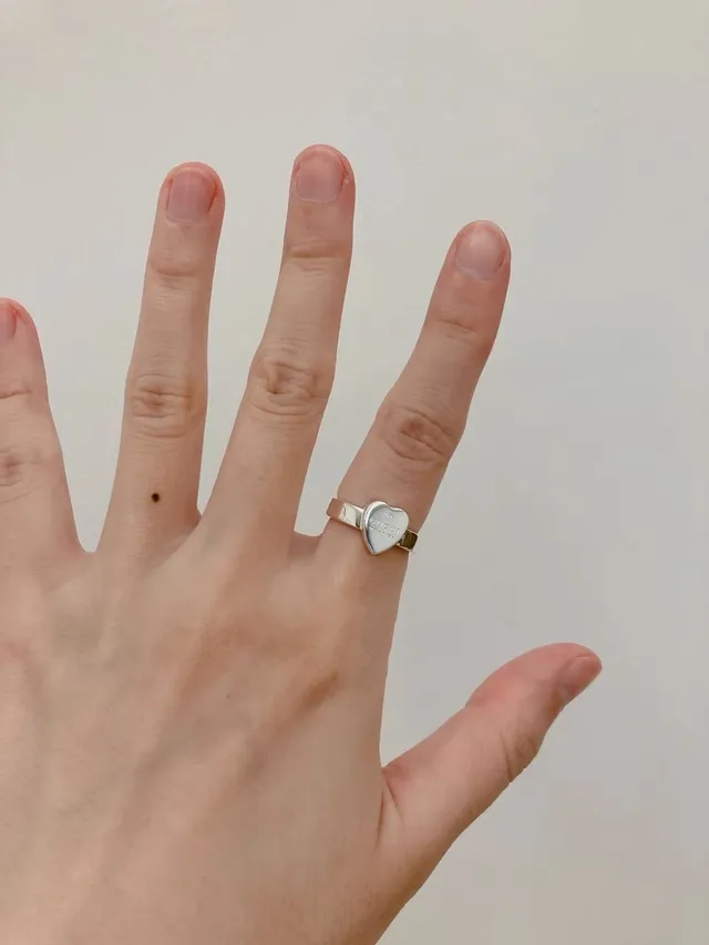 Gucci Heart Logo Ring Silver Top Engraved Ring 4