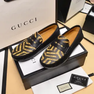 Gucci Horsebit 1955 काले और गोल्ड GG Monogram लोफर