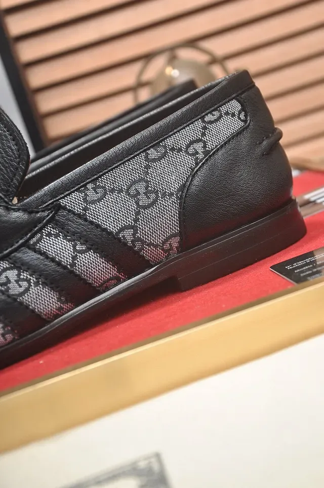Gucci Horsebit 1955 أسود ورمادي GG Monogram مكاسين 9