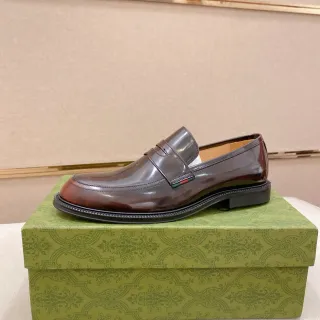 Gucci Horsebit 1955 भूरा काला चमकदार पैटेंट लेदर मॉकासिन सिलवाया टो लोअफर