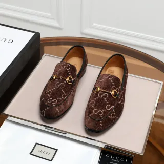 Gucci Horsebit 1955 棕色天鹅绒 GG Monogram 乐福鞋