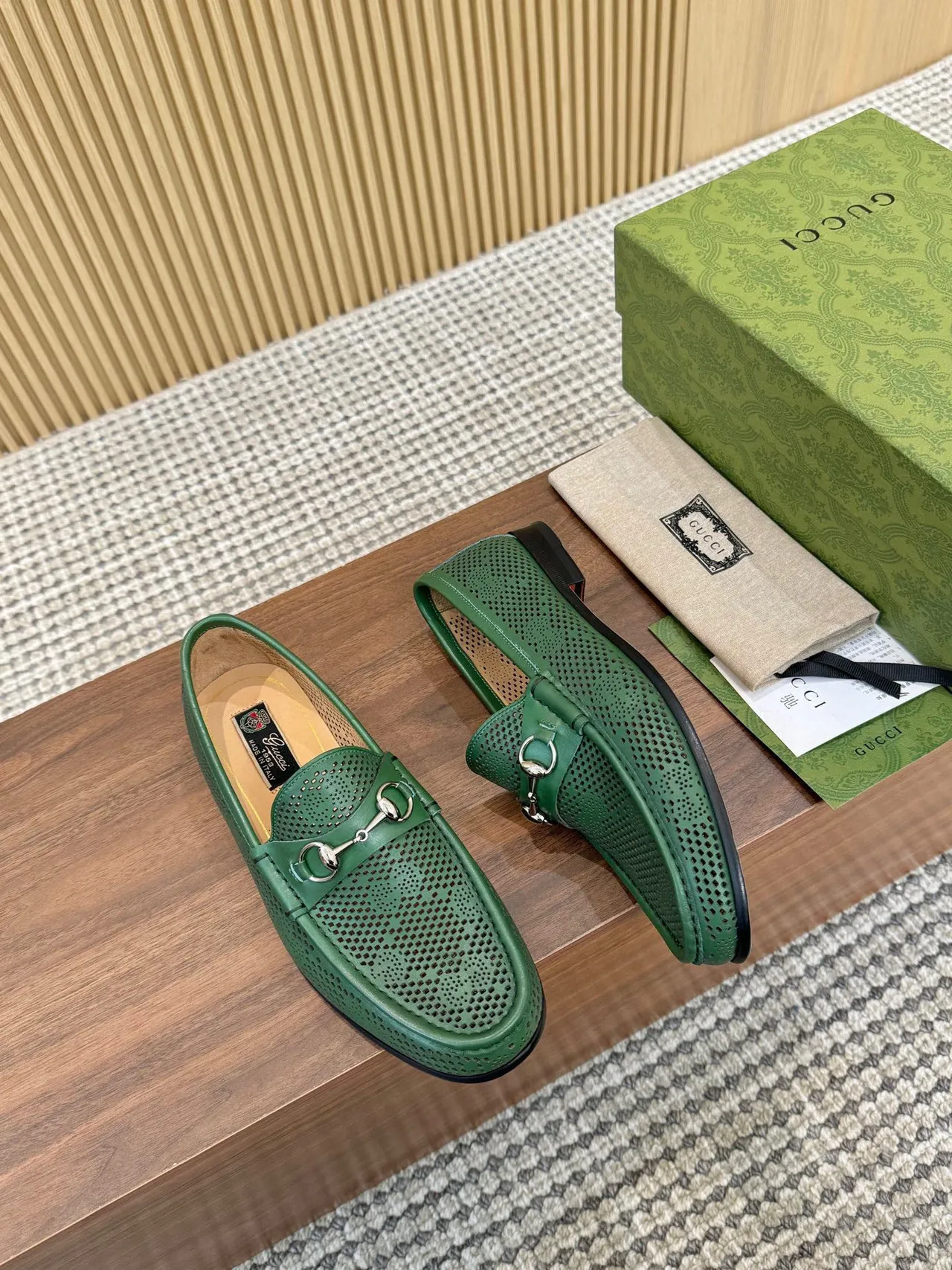 Gucci Horsebit 1955 Mocassins en cuir vert perforé 2