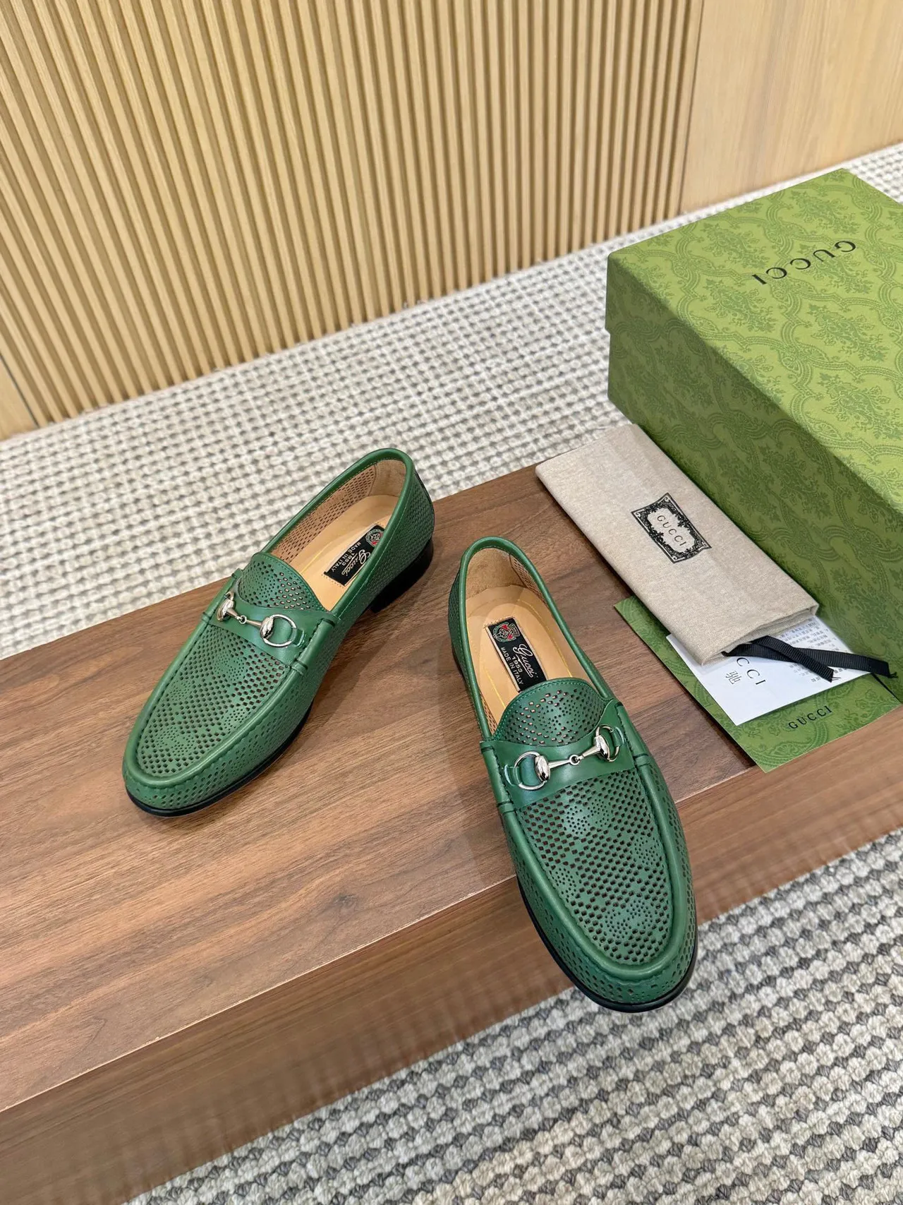 Gucci Horsebit 1955 Mocassins en cuir vert perforé 3