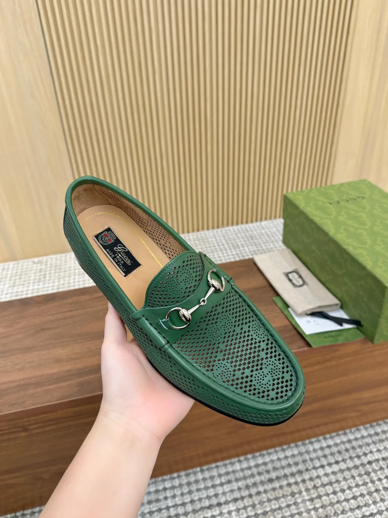 Gucci Horsebit 1955 Mocassins en cuir vert perforé 5