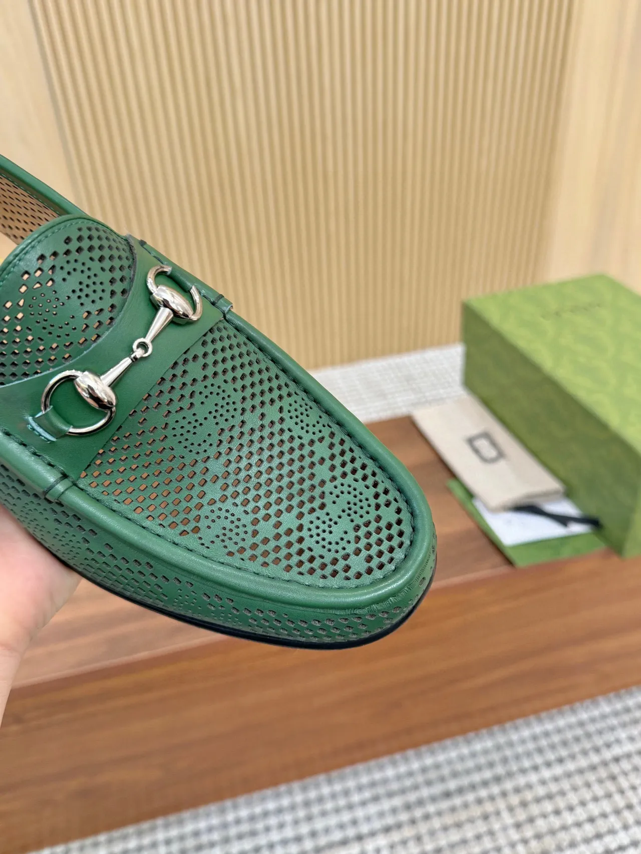 Gucci Horsebit 1955 Mocassins en cuir vert perforé 6
