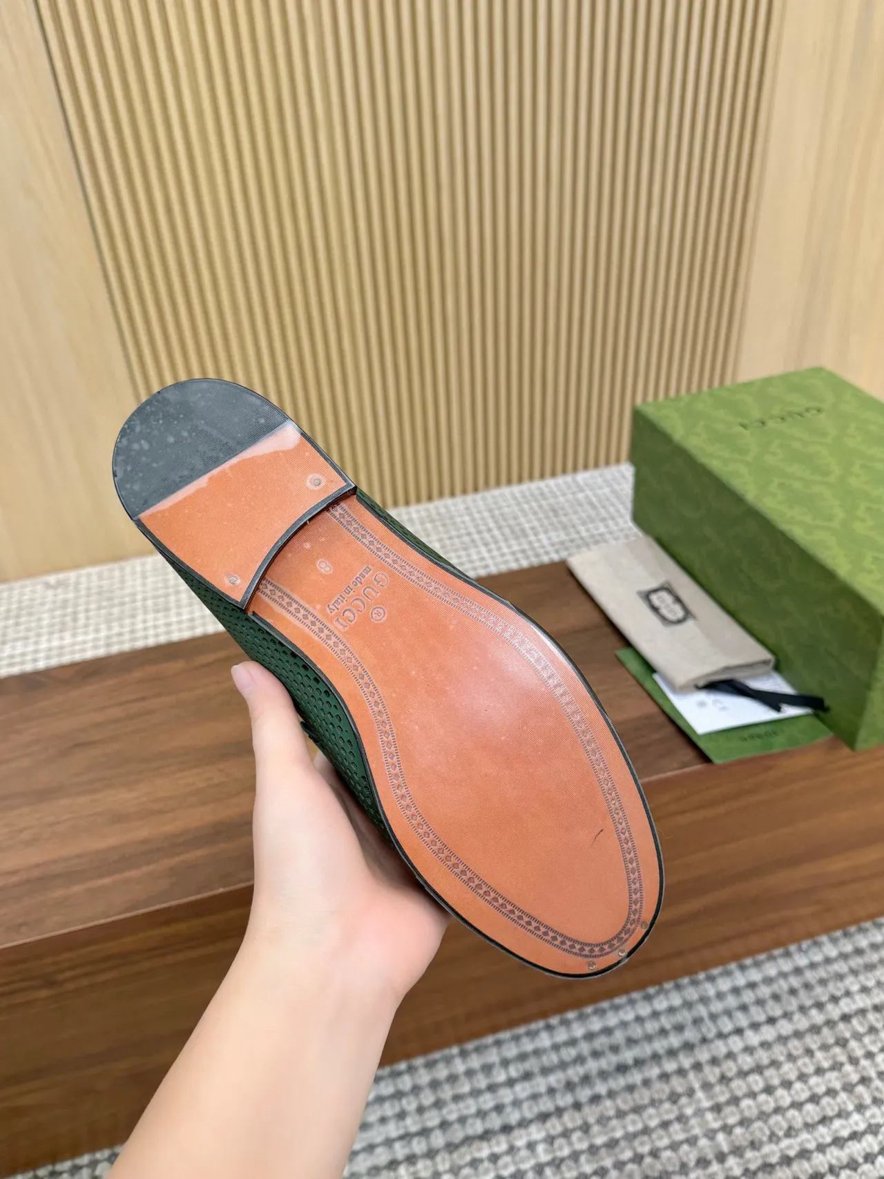 Gucci Horsebit 1955 Mocassins en cuir vert perforé 9