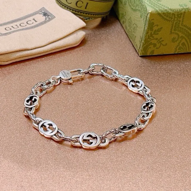 Gucci Icon Interlocking G Silver-Tone and Black Enamel Bracelet 4