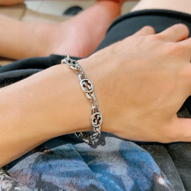 Gucci Icon Interlocking G Silver-Tone and Black Enamel Bracelet 8
