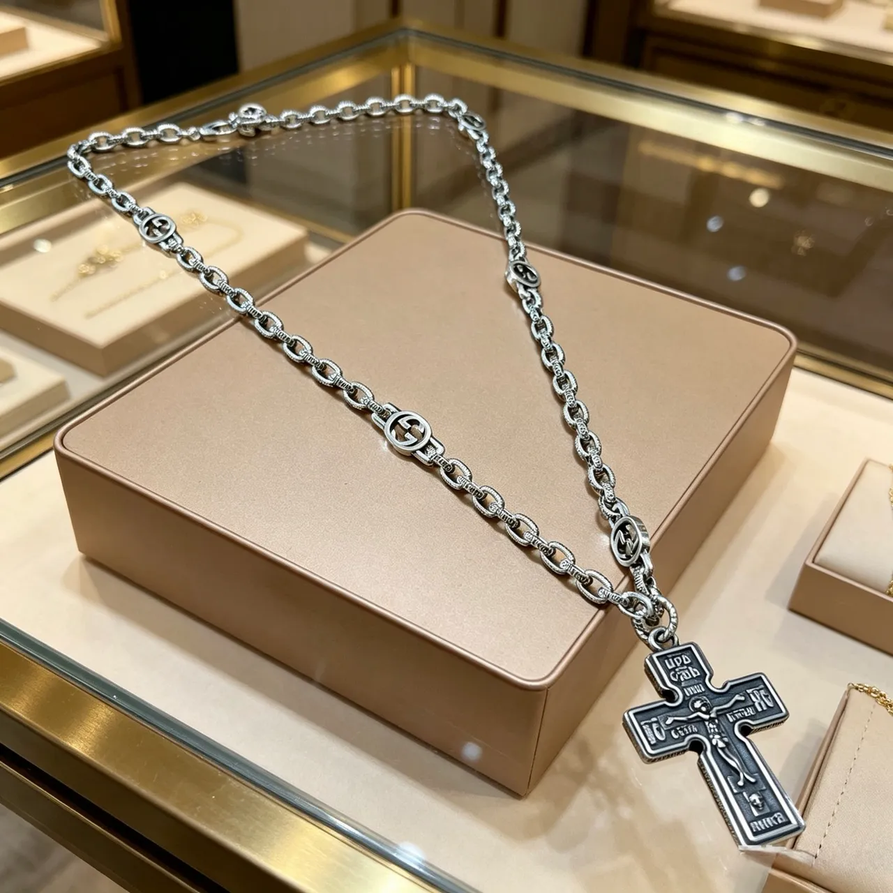 Gucci Interlocking G Chain Necklace Silver-Toned Metal Necklace 4