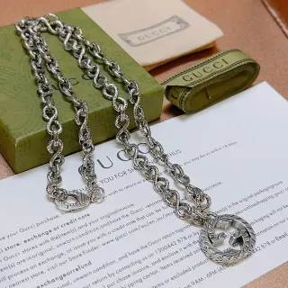 قلادة Gucci Interlocking G Ornate Infinity-Link فضية