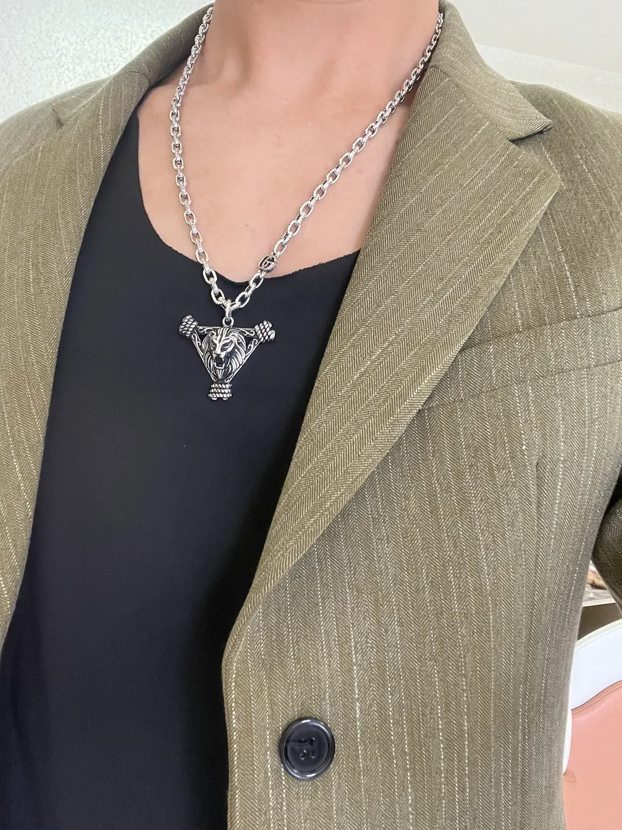 Gucci Lion Head Pendant Curb Chain Necklace 2