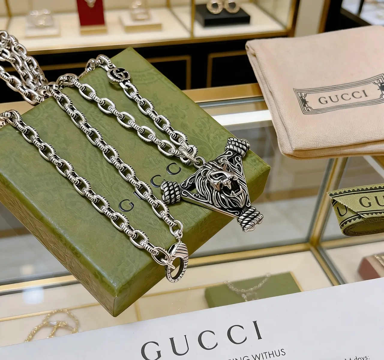 Gucci Lion Head Pendant Curb Chain Necklace 3