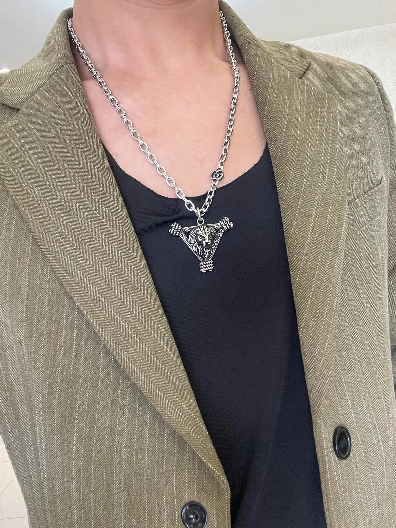 Gucci Lion Head Pendant Curb Chain Necklace 5