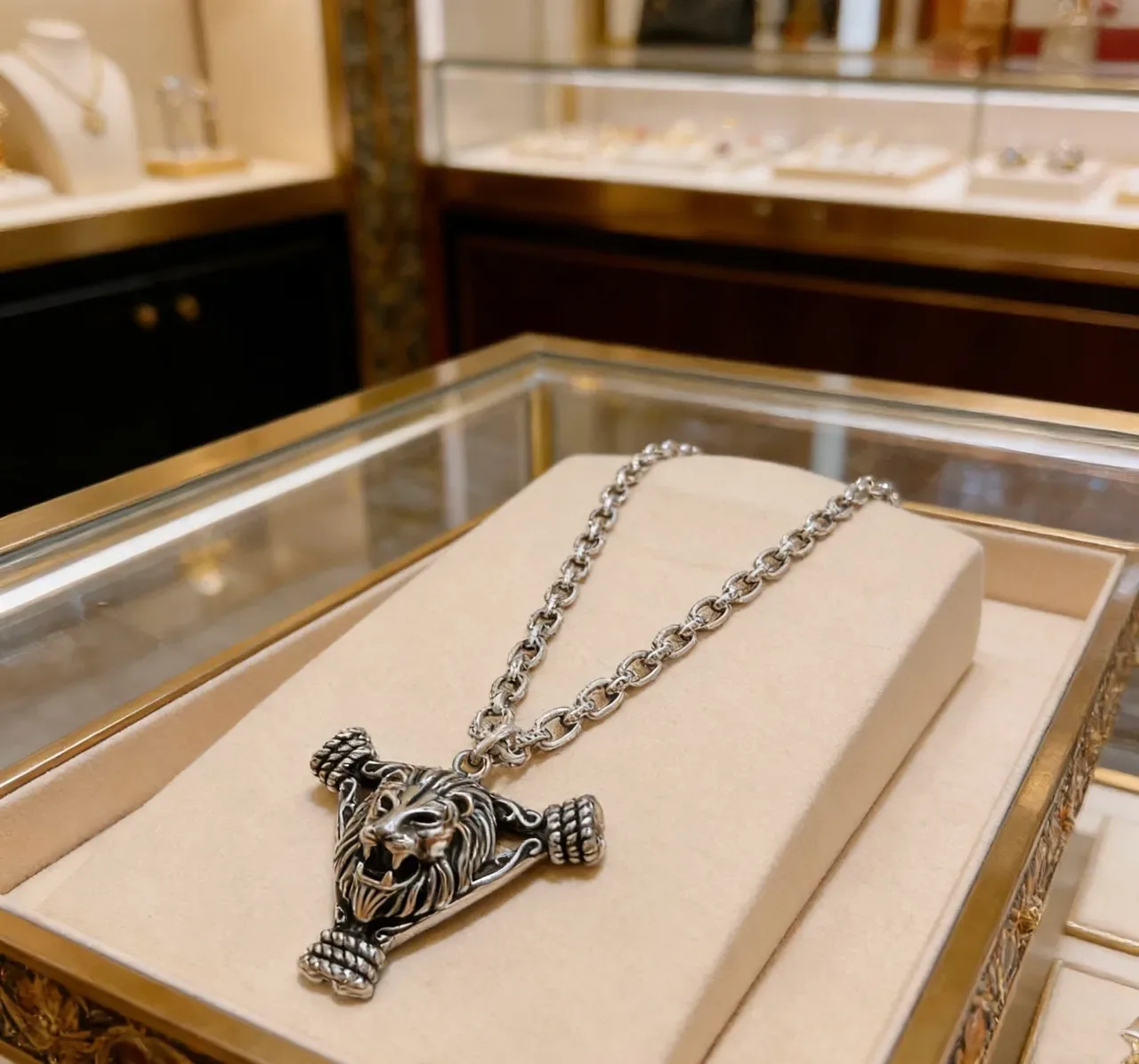 Gucci Lion Head Pendant Curb Chain Necklace 7