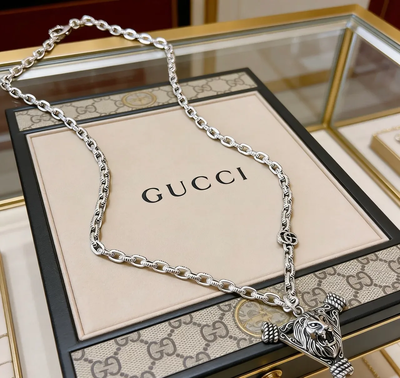 Gucci Lion Head Pendant Curb Chain Necklace 9