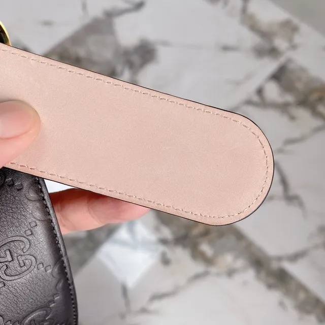 Gucci Ophidia Ceinture en cuir noir et or avec monogramme GG embossé boucle double G 5