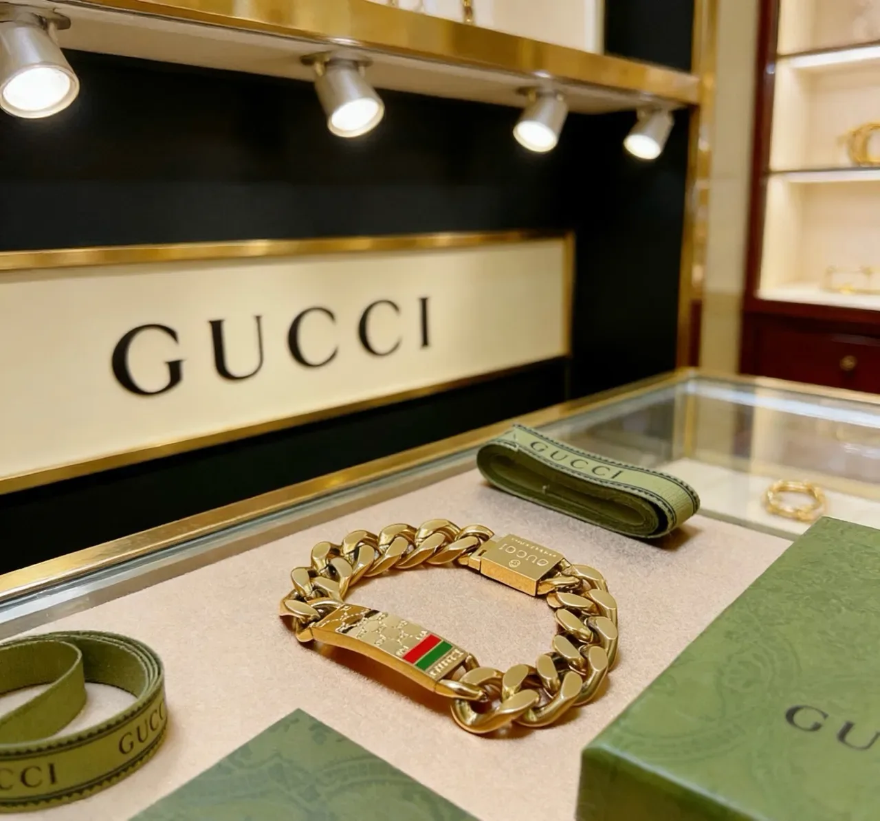 Gucci Ophidia Gold Red Chunky Curb Chain Engraved Interlocking G Plaque Bracelet 9