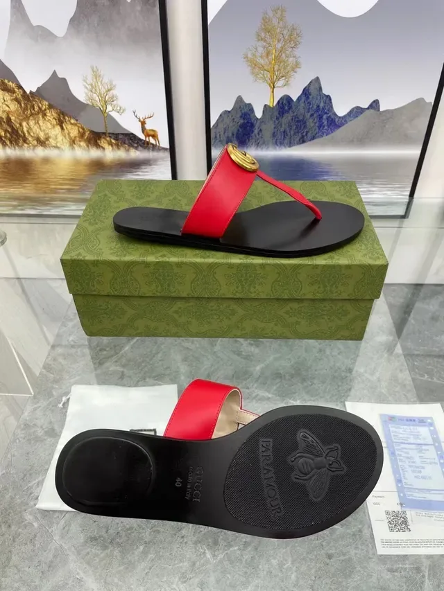Gucci Red Black Flat Thong Silhouette Rubber Sole Casual Sandals 2