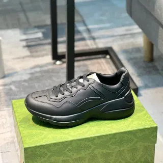 Gucci Rhyton أحذية رياضية سوداء جلدية سميكة
