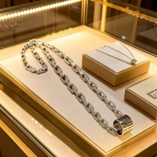 Gucci Silver Beige Heavy-Link Chain Cylindrical Clasp Detail Necklace