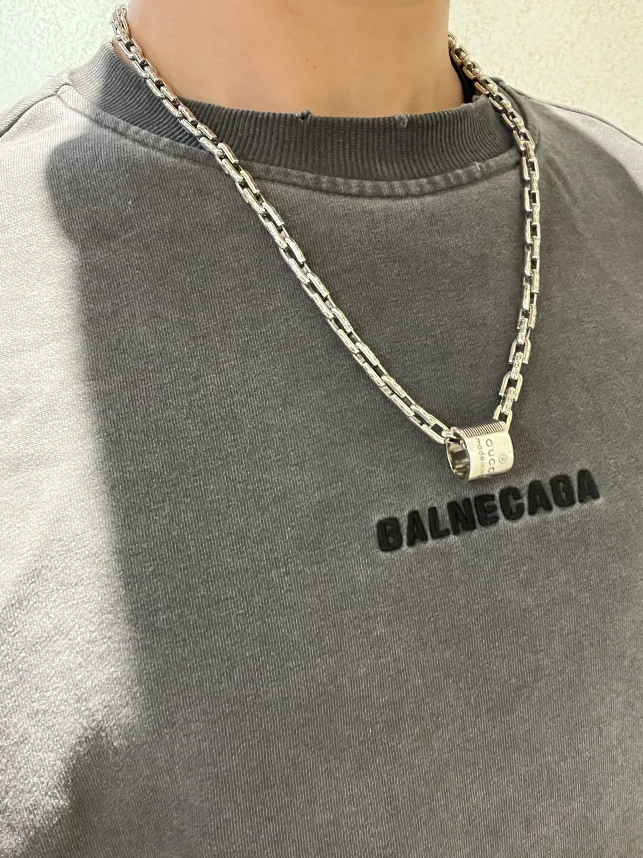 Gucci Silver Beige Heavy-Link Chain Cylindrical Clasp Detail Necklace 2