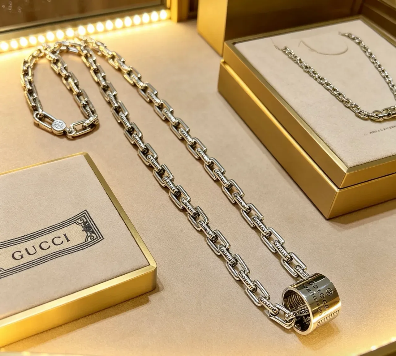 Gucci Silver Beige Heavy-Link Chain Cylindrical Clasp Detail Necklace 9