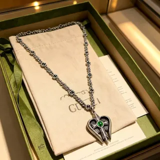 Gucci Chaîne Argentée Verte Cœur Ailé Pendentif Collier