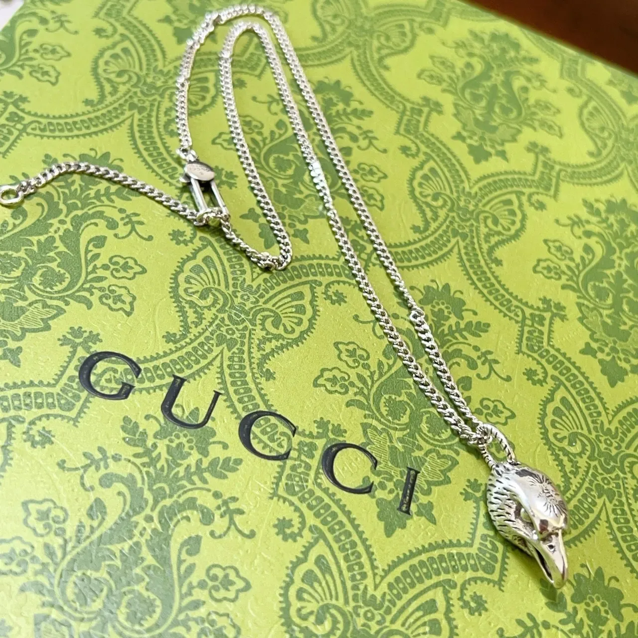 Gucci Silver Green Curb-Link Chain Sculpted Animal-Head Pendant Necklace 8