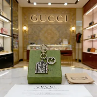 Gucci Pulsera con Encanto en Forma de Chaqueta de Plata Verde Metálico