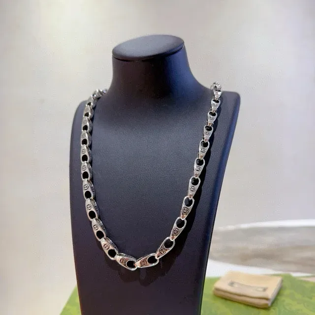Gucci Silver Interlocking Oval Links Embossed GG Monogram Necklace 8