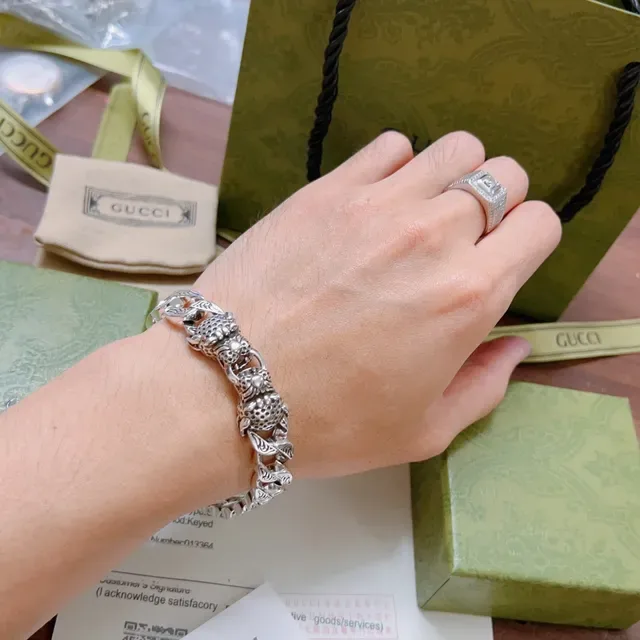 Gucci Silver Lion Head Curb-Link Bracelet 2
