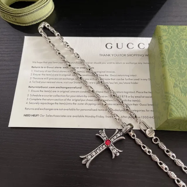 Colar Gucci prata vermelho pingente cruz ornamentada Pavé cristal embellishment 4