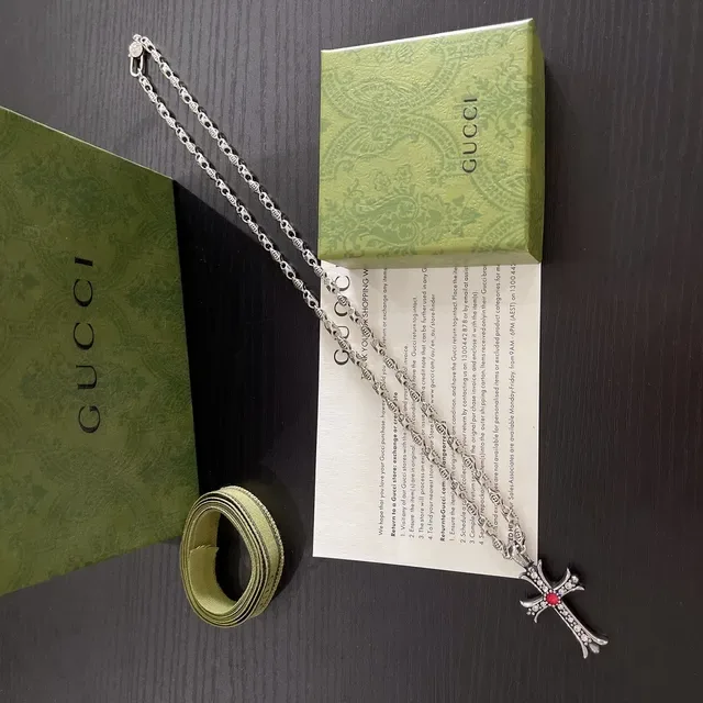 Colar Gucci prata vermelho pingente cruz ornamentada Pavé cristal embellishment 8