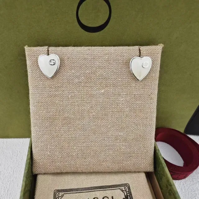 Gucci Silver White Chain-Link Heart Charms Bracelet 2